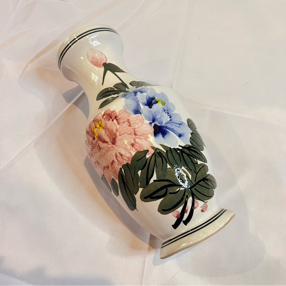 VINTAGE | hand painted floral studio pottery flower vase - Picture 9 of 9